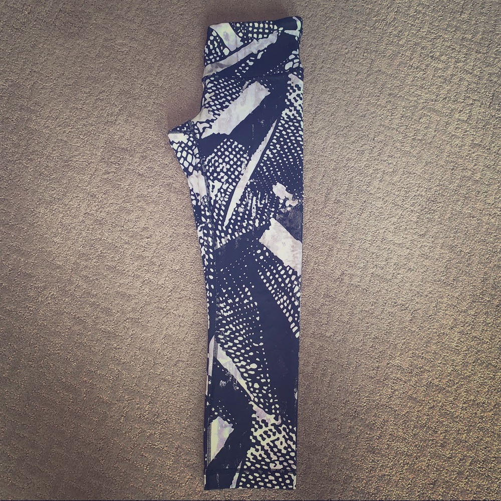 LULULEMON LEGGINGS SZ 4